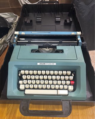 Máquina de escribir Olivetti Studio 46