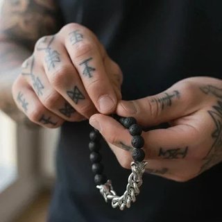 Pulsera Vikinga Lobo Negra y Plateada
