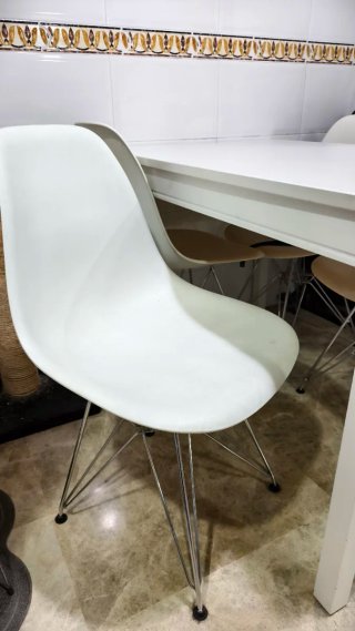 Mesa Ikea y 4 Sillas
