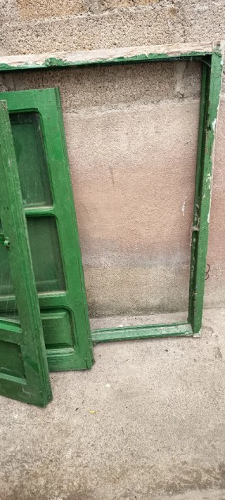 Ventana de madera con cristales