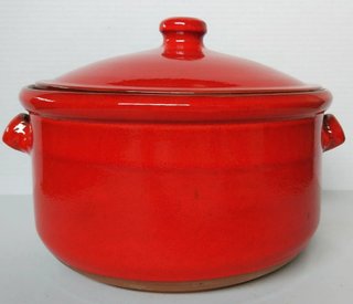 Cocotte barro hecha a mano por artesanos locales