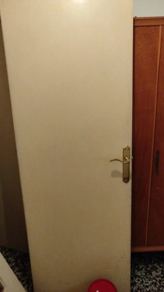 Puerta antigua de madera. No incluye pomos