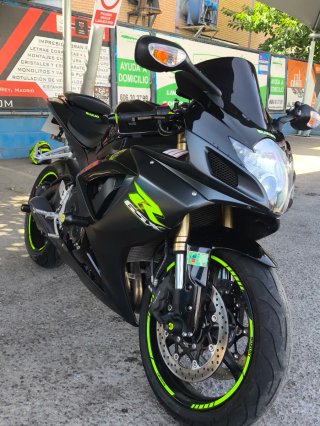 Suzuki GSXR 600 K7 Negra