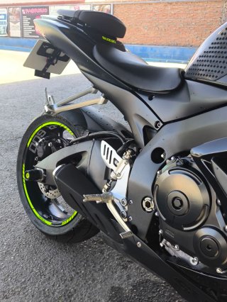 Suzuki GSXR 600 K7 Negra