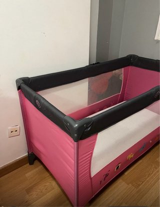 Cuna de bebé rosa
