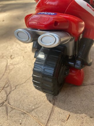 Moto teledirigida Chicco roja