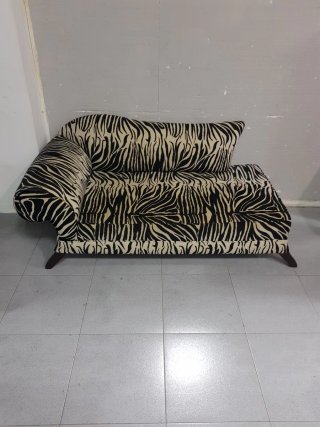 Diván con estampado de cebra