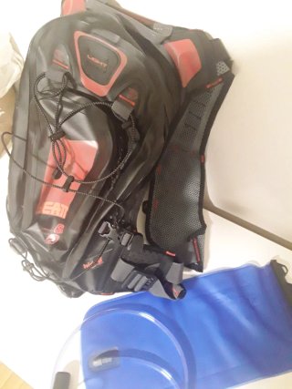 Mochila Leatt Hydration Negra/Roja