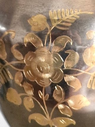 Jarrón Metálico Decorado Dorado y Plateado