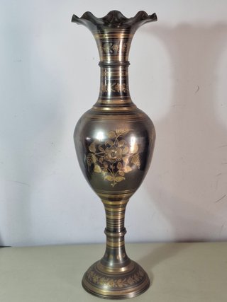 Jarrón Metálico Decorado Dorado y Plateado