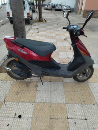Suzuki Address Scooter Roja