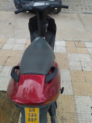 Suzuki Address Scooter Roja