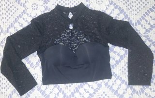 Blusa negra encaje cuello alto manga larga