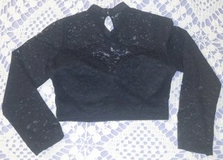 Blusa negra encaje cuello alto manga larga