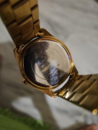 Reloj Guess Dorado