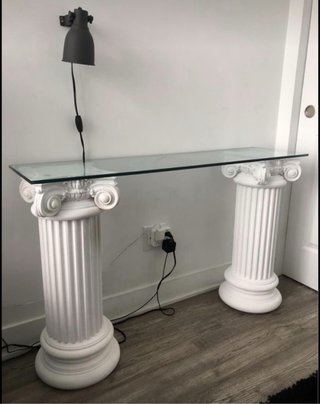 Mesa estilo Romano como nueva sin uso
