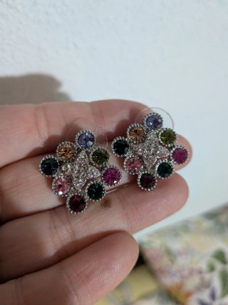 Pendientes florales con piedras multicolor
