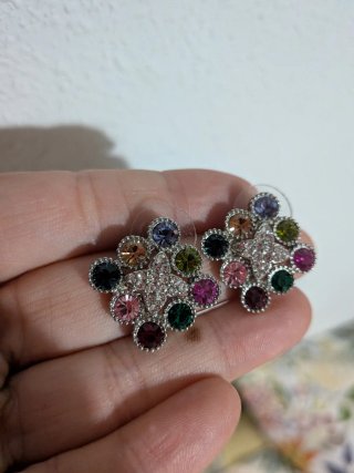 Pendientes florales con piedras multicolor
