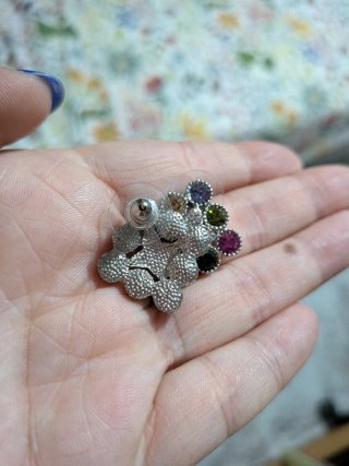 Pendientes florales con piedras multicolor