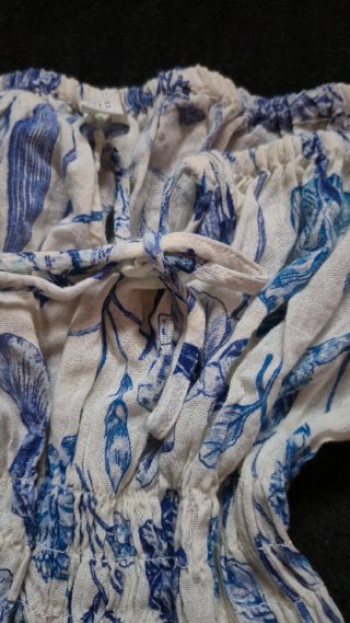Top estampado flores azules H&M