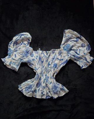 Top estampado flores azules H&M
