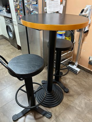 Mesa alta cocina con 2 taburetes