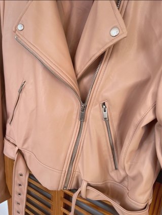 Chaqueta efecto piel rosa palo