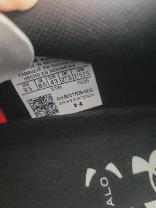 Tenis Running Under Armour Negro/Rojo.