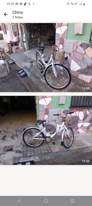 Bicicleta urbana blanca con cesta