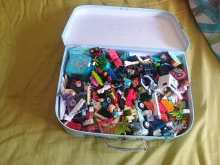 Maletín con Lego y más juguetes