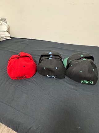 Gorras OBEY 3 pzs (Verde, Rojo, Azul)