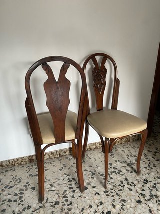 2 Sillas Antiguas de Madera y cuero.