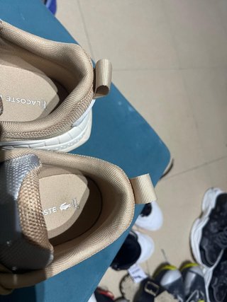 Zapatillas Lacoste Beige y Blancas