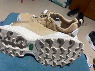 Zapatillas Lacoste Beige y Blancas