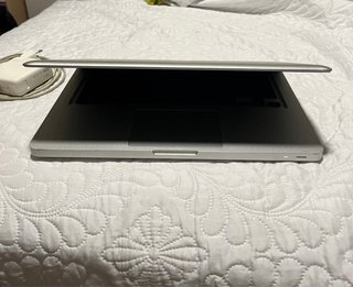 MacBook Pro 13” 2011 – 8 GB RAM – i5 + Cargador