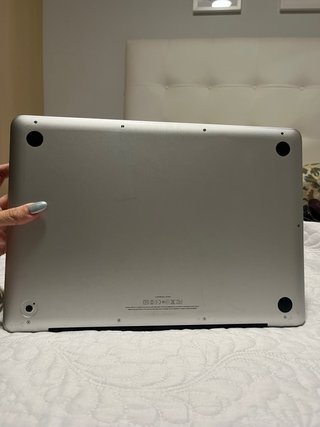 MacBook Pro 13” 2011 – 8 GB RAM – i5 + Cargador