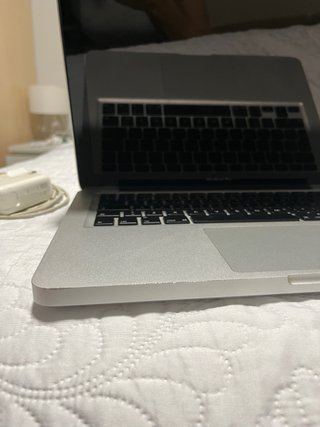 MacBook Pro 13” 2011 – 8 GB RAM – i5 + Cargador