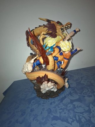 Figura Goku SSJ3 con Shenron y Gohan