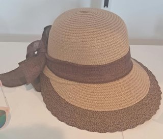 Cappello paglia estivo beige e marrone con fiocco