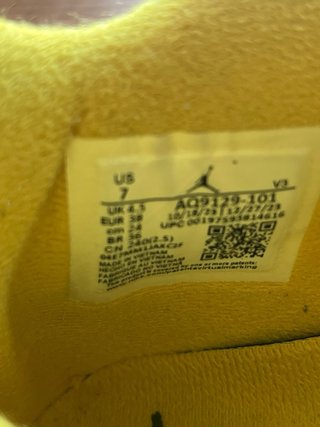 Zapatillas Air Jordan 4 Vivid Sulfur Talla 38
