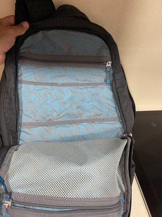 Mochila Thule Negra con Puntos Blancos