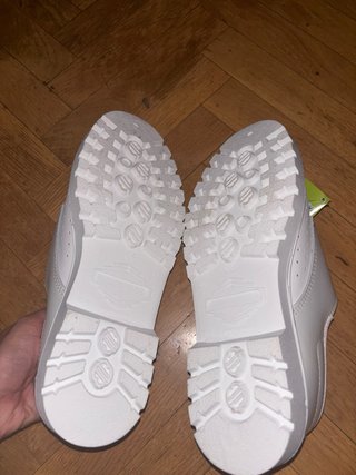 Zapato blanco de trabajo