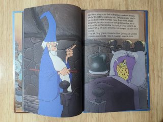 Clásico cuento Disney. Merlín el encatador.Salvat.