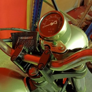 Suzuki TU250X Clásica Plata/Marrón