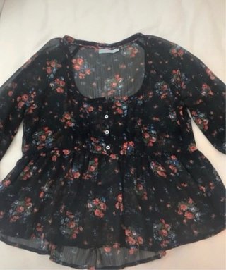 Blusa floral negra