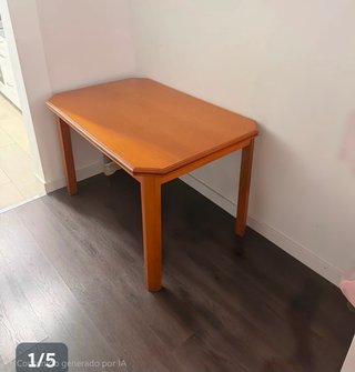 Mesa de comedor de madera