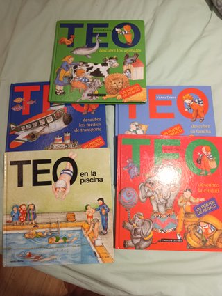 Teo en la piscina