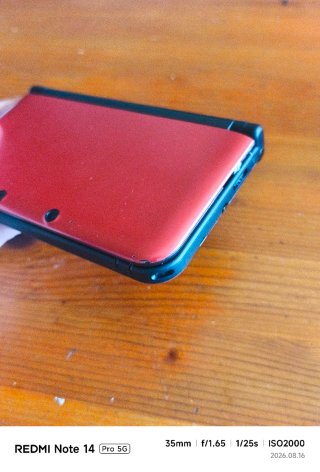 Nintendo 3DS XL Roja con Cargador y Lápiz