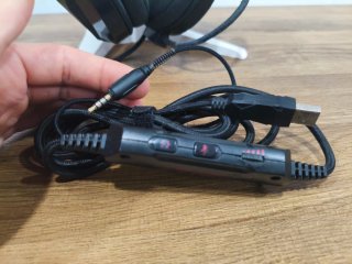 Auriculares Combatwing Gaming con Micrófono y luz