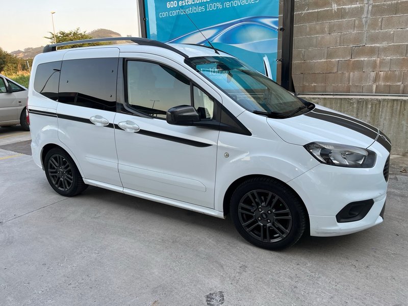 Ford Tourneo Courier 2017 - foto 1